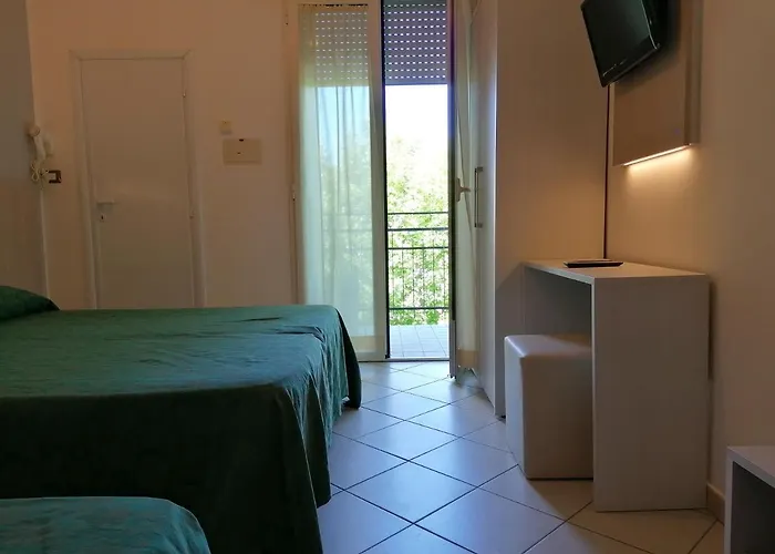 Andrea's 3* רימיני